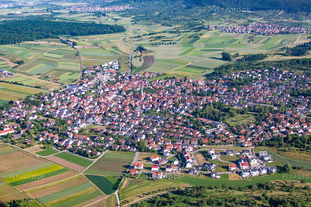 Ortsansicht der Straßen und Häuser der Wohngebiete | Luftbild: Ortsansicht der Straßen und Häuser der Wohngebiete im Ortsteil Entringen in Ammerbuch im Bundesland Baden-Württemberg in Deutschland. Foto: IMG_67728.jpg vom 09.06.2014 durch Werner Riehm/FLY-FOTO.de - Realisiert mit Pictrs.com