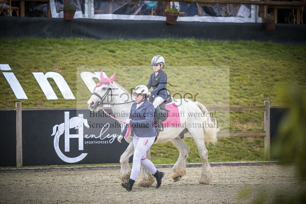DOS_0083 | Entdecke hochwertige Reitturnierfotos von Foto Oger. Professionell, emotional und authentisch – jetzt Lieblingsmomente im Shop bestellen.Deutschlandweite Turnierfotografie. - Realisiert mit Pictrs.com