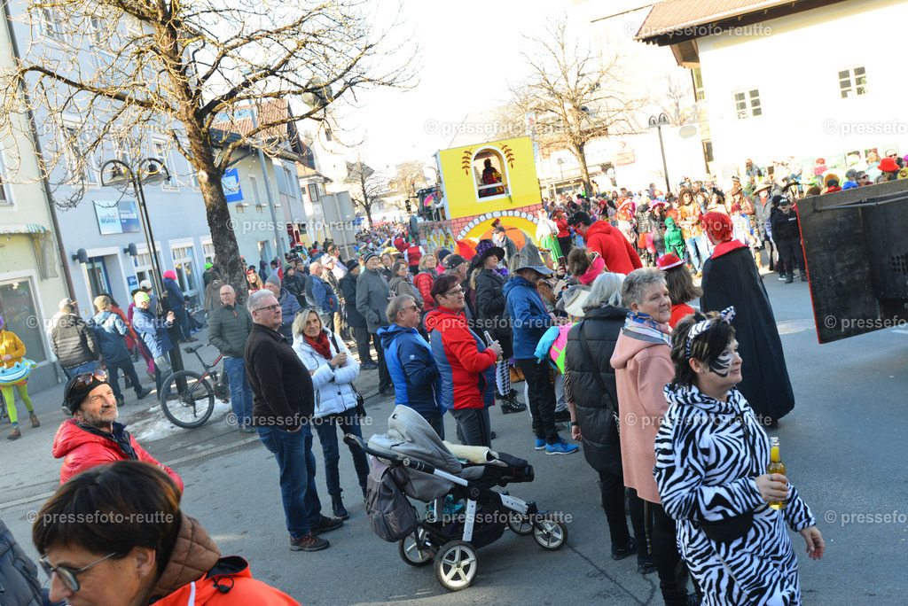 news-2023-Feb16-Unsinniger_Fasching_Reutte-nik-WTV_7484 | Info aus dem Bezirk Reutte/Ausserfern Tirol sowie eine umfangreiche Bilddatenbank über die gesamte Region: Lechtal, Talkessel Reutte, Tannheimertal, Zwischentoren. Lech, Plansee, Zugspitze, Grenztunnel, B179, Fernpassstraße, Verkehr, Lawinen, Tradition, - Realisiert mit Pictrs.com