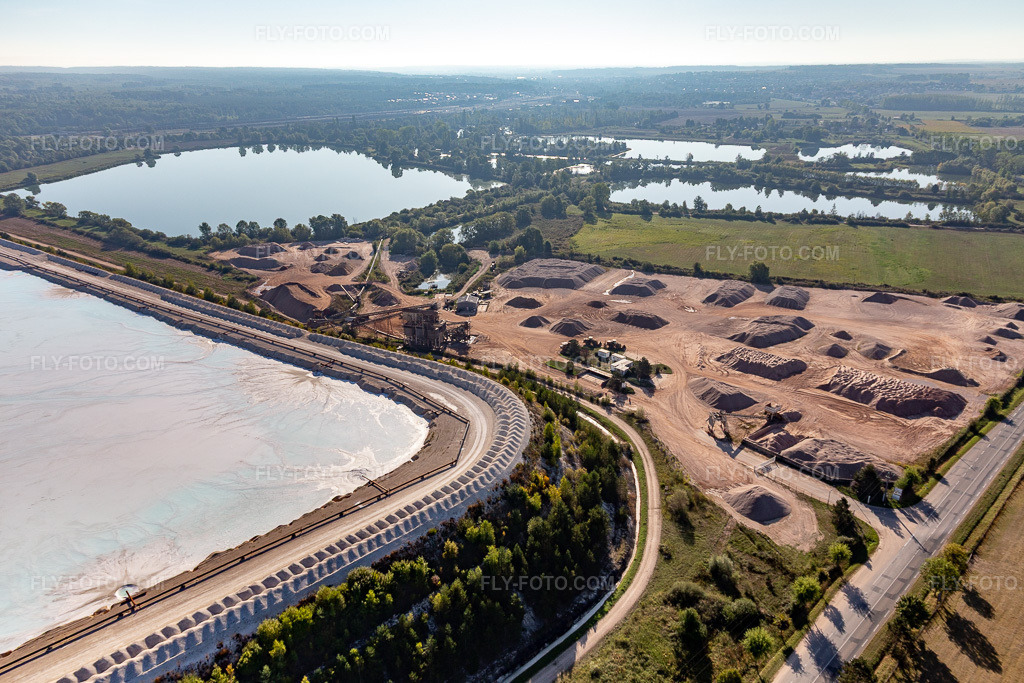 Aerial view: Saltworks in Rosières-aux-Salines in the state Meurthe et Moselle, France. – Photo: IMG_118246.jpg taken on 09/15/2019 by Werner Riehm/FLY-FOTO.com – Resolution of the original: 5242 x 3495 px