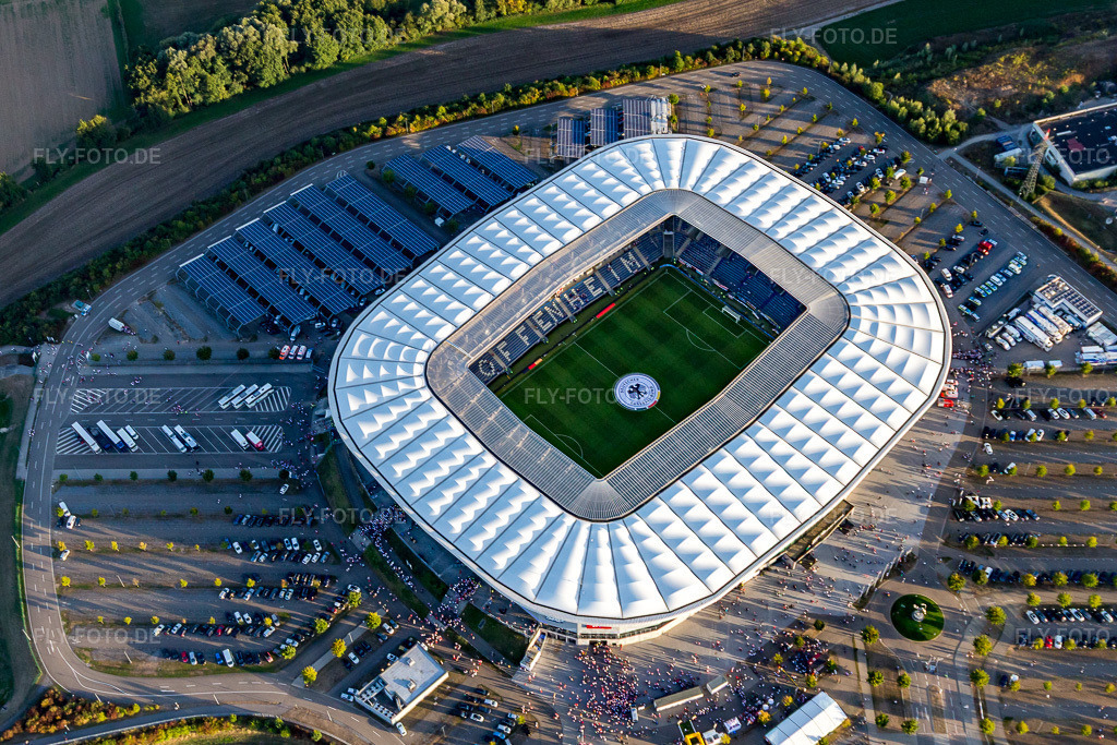 Luftbild: Stadion WIRSOL Rhein-Neckar-Arena des TSG 1899 Hoffenheim vor dem ausverkauften Freundschaftsspiel Peru-Deutschland im Ortsteil Steinsfurt in Sinsheim im Bundesland Baden-Württemberg in Deutschland. Foto: IMG_111552.jpg vom 09.09.2018 durch Werner Riehm/FLY-FOTO.de