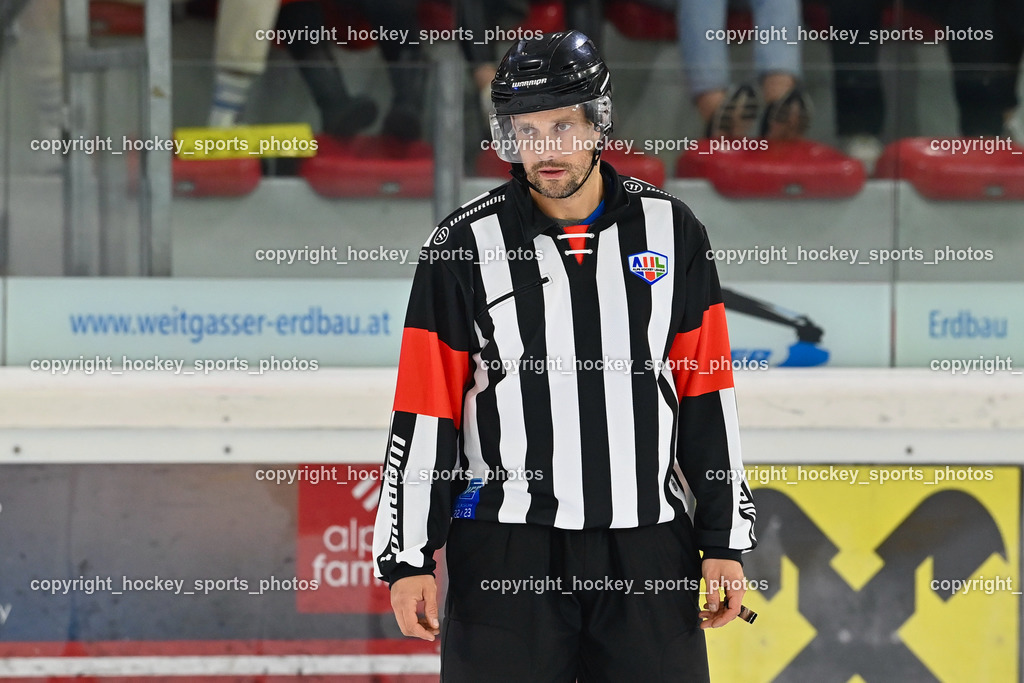 EK Zeller Eisbären vs. HDD Jesenice 1.10.2022 | MILOVANOVIC Jakob Referee