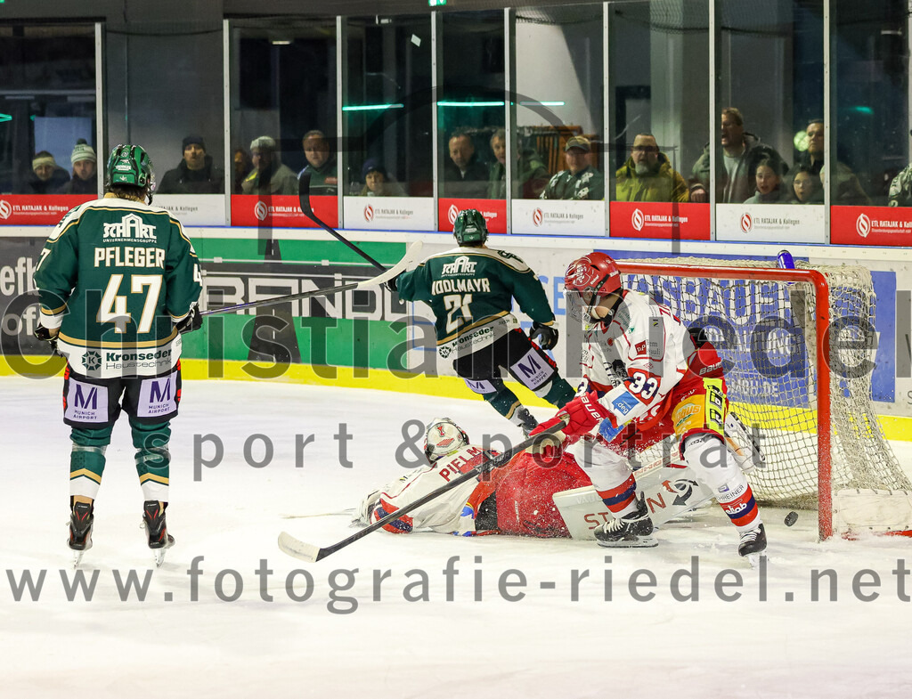 2026-02-20_148_TSV_Erding_gegen_Deggendorfer_SC | Erding, Deutschland, 20.02.2026:Eishockey, Oberliga Süd 2025 / 2026, 49. Spieltag, TSV Erding gegen Deggendorfer SC, Endergebnis: 4:1Marco Pfleger (Erding Gladiators, #47), Erik Modlmayr (Erding Gladiators, #21), Luca Zitterbart (Deggendorfer SC, #33), Torwart Timo Pielmeier (Deggendorfer SC, #51)Foto: Christian Riedel / fotografie-riedel.net