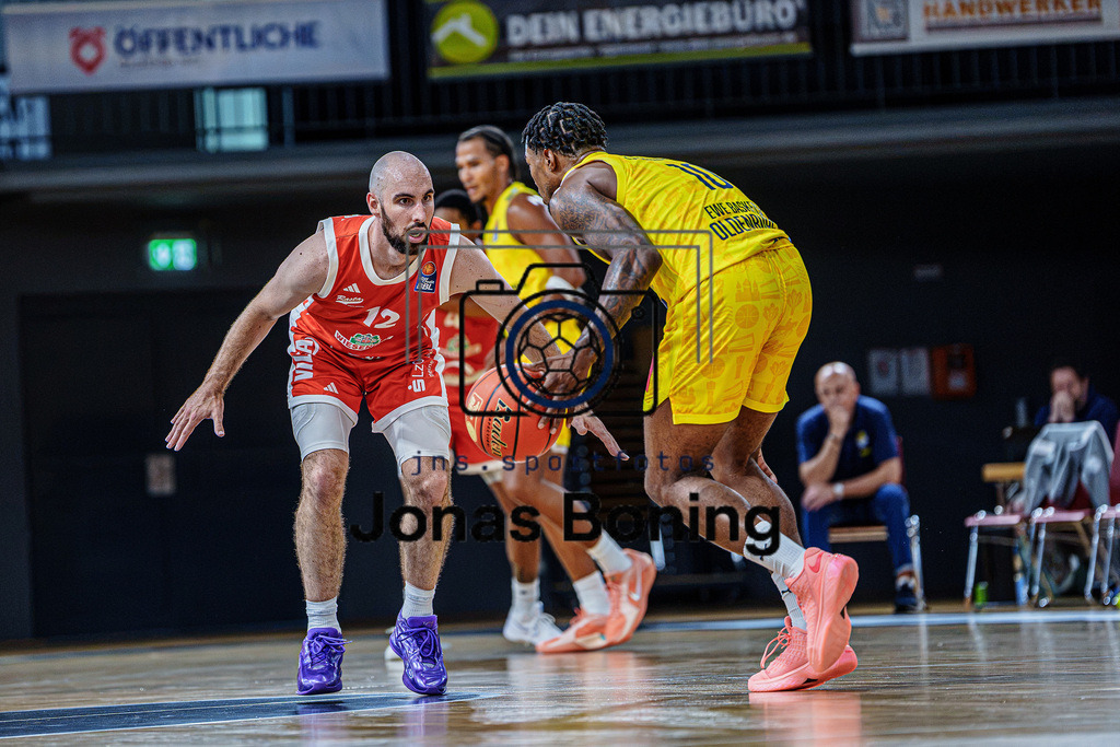 Basketball I Herren I Saison 2026-2027 I Testspiel I RASTA Vechta - EWE Baskets Oldenburg I 48671 | jns.sportfotos - Realisiert mit Pictrs.com