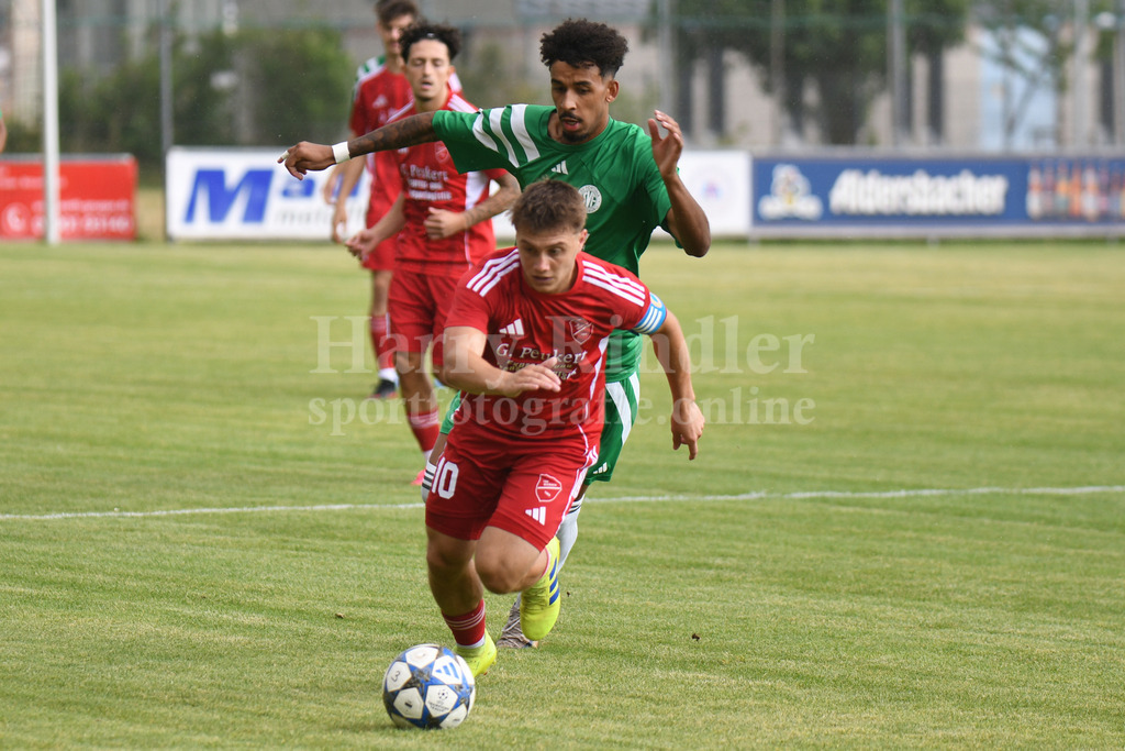Totopokalspiel TSV Seebach : Fortuna Regensburg | Simon Griesbeck  ( TSV Seebach #10) - Realisiert mit Pictrs.com