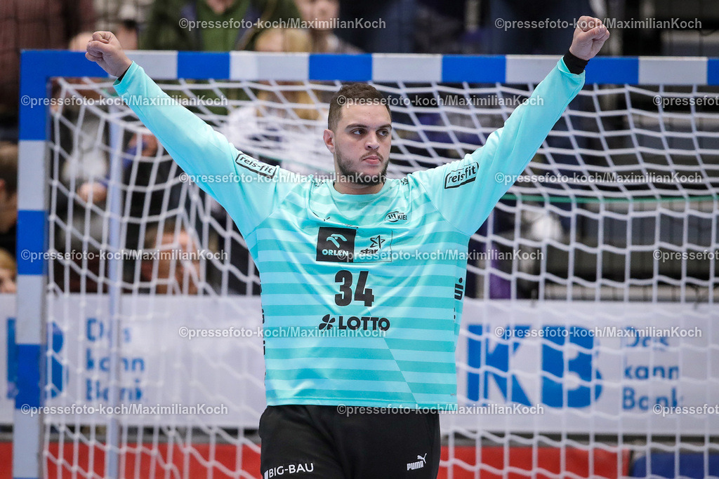 Due1HBL11022401073 | 11.02.2024, Handball, Düsseldorf, Mitsubishi Electric Halle, Liqui Moly Handball Bundesliga, Spieltag 21, Saison 2023 2024, Bergischer HC - THW Kiel: Samir Bellahcene (THW Kiel) jubelnd