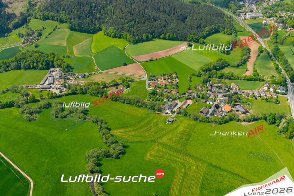 Die Luftaufnahme Hof an der Steinach - Mitwitz wurde 2022 vom Flugzeug aus (keine Drohne) erstellt. Hohe Auflösung -für große Poster und Wandbilder geeignet - Garantiert!