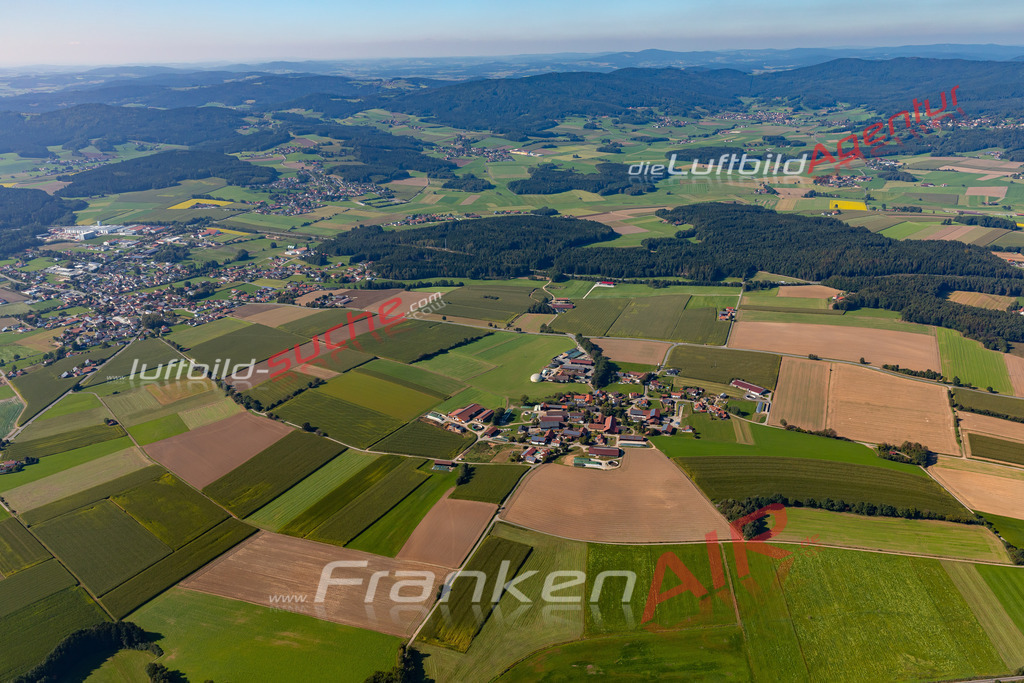 Aktuelles Luftbild von Faustendorf Arnschwang Kauf mit Lizenz / Bildrechten möglich- Die Luftaufnahme wurde 2021 mittels UL-Flugzeug erstellt ( keine Drohne ) - hochauflösende Kamera-Systeme von  Canon -Beste Qualität - Für grossformatige Ausdrucke geeignet. Die Geschenkidee !