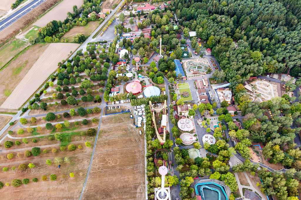 Luftbild: Freizeitzentrum - Vergnügungspark Freizeit-Land Geiselwind in Geiselwind im Bundesland Bayern in Deutschland. Foto: IMG_111214.jpg vom 09.09.2018 durch Werner Riehm/FLY-FOTO.de