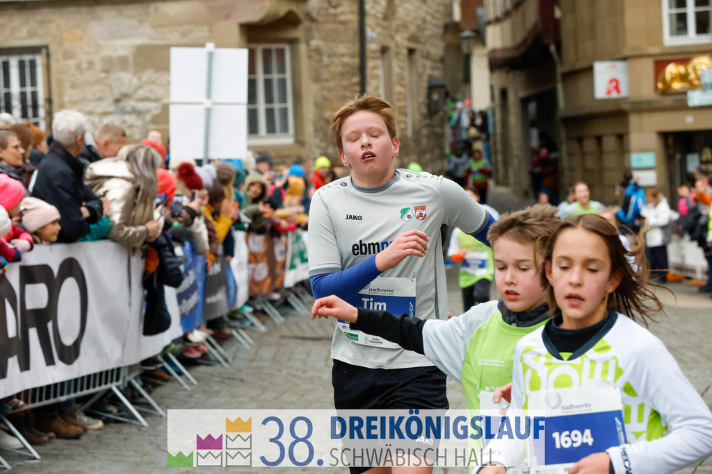 1700m Stadtwerke Jugendlauf | 3 Koenigslauf 2024 1700m Stadtwerke Jugendlauf - Realisiert mit Pictrs.com