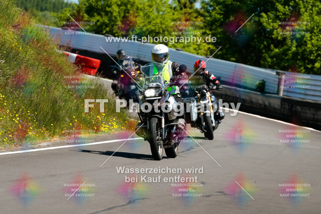Moto-TeamOBK-22227 | Hier findet Ihr Bilder von Touristenfahrten auf der Nürburgring Nordschleife oder von anderen Veranstaltungen die ich besucht habe. Viel Spass beim Durch Schauen 