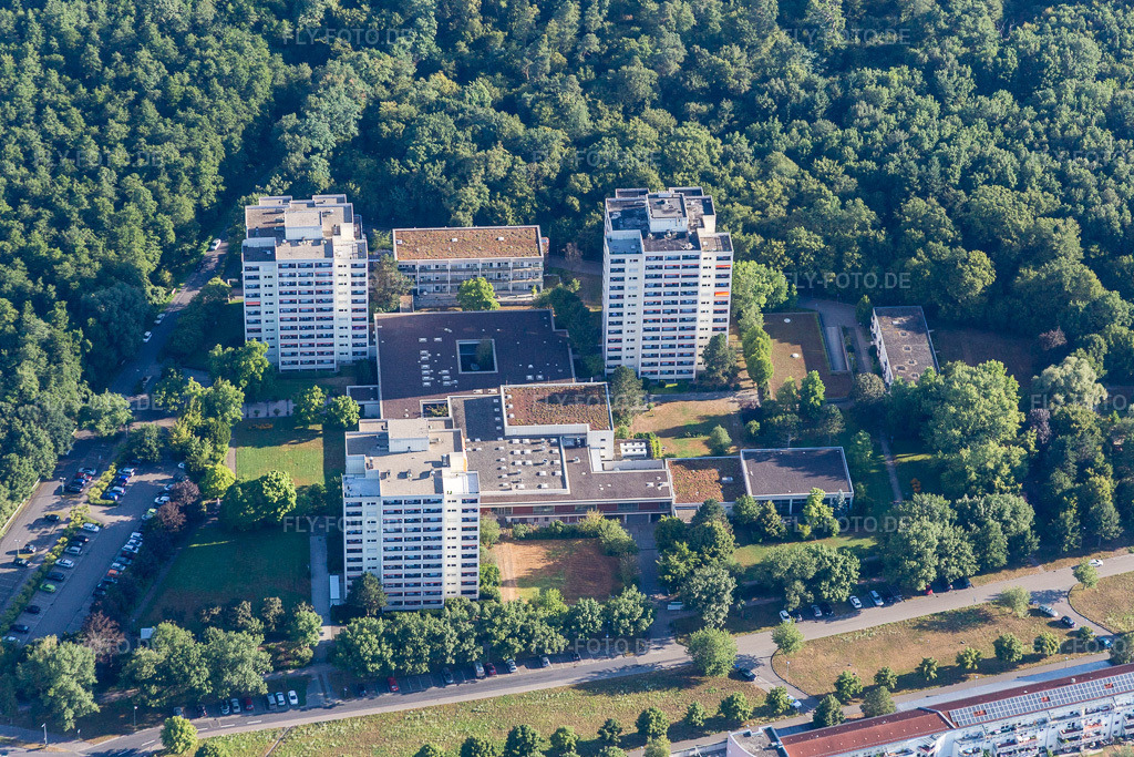 Luftbild: Altersheim - Seniorenresidenz der Wohnstift Karlsruhe e. V. im Ortsteil Weiherfeld - Dammerstock im Ortsteil Weiherfeld-Dammerstock in Karlsruhe im Bundesland Baden-Württemberg in Deutschland. Foto: IMG_083909.jpg vom 26.07.2015 durch Werner Riehm/FLY-FOTO.de