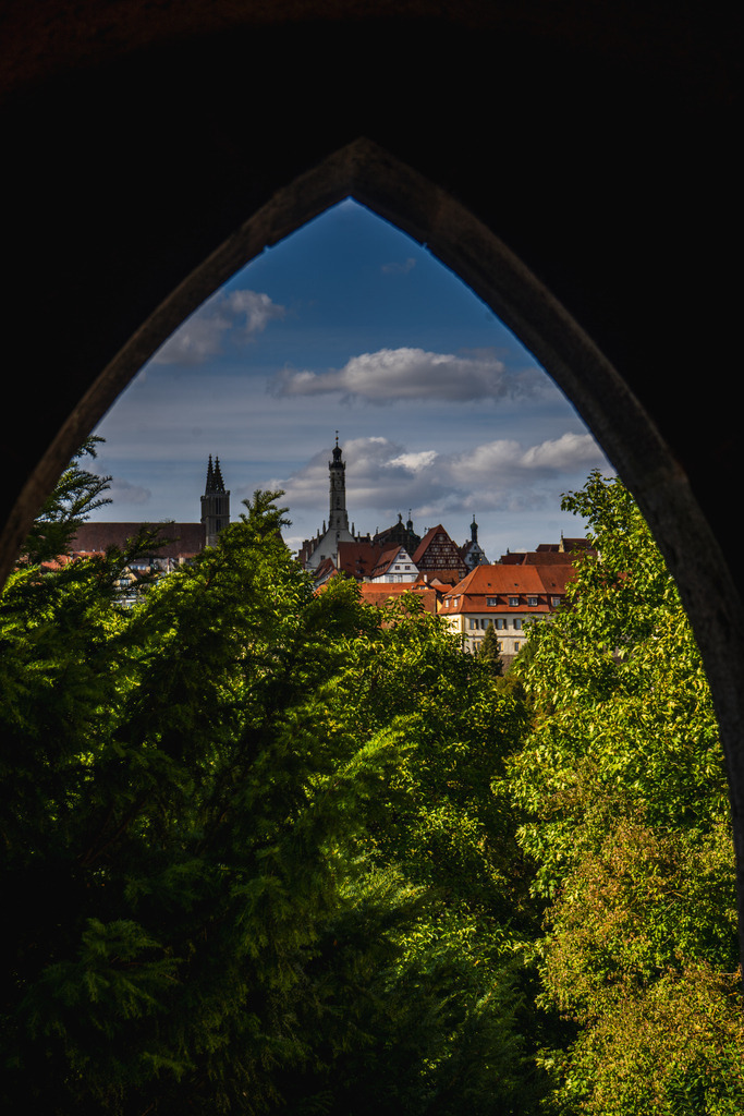 DSC03955 | Rothenburg ob der Tauber. Nur hier gibt es Exklusive und passend zur Jahreszeit Ihr Wandbild, T-Shirt, Tasse und alles was das Rothenburg Herz begehrt. - Realisiert mit Pictrs.com