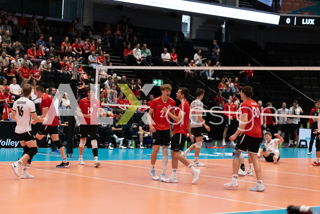Luxembourg v Switzerland - CEV European League Men | KRIENS, SWITZERLAND - JUNE 12: Team of Luxembourg during the CEV European League match between Luxembourg and Switzerland at Pilatus Arena on June 12, 2026 in Kriens, Switzerland. - Realisiert mit Pictrs.com