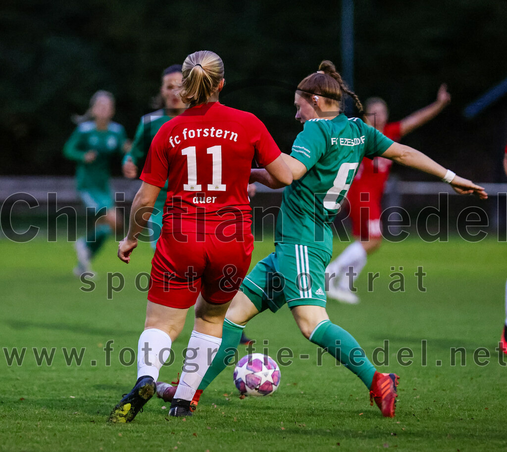 2023-10-21_029_FC_Forstern_gegen_FC_Ezelsdorf | Forstern, Deutschland, 21.10.2023:
Fußball, Frauen Bayernliga 2023 / 2024, 8. Spieltag, FC Forstern gegen FC Ezelsdorf, Endergebnis: 2:1

Veronika Auer (FC Forstern, #11), Alicia Kohl (FC Ezelsdorf, #8)

Foto: Christian Riedel / fotografie-riedel.net