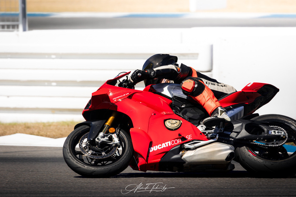 Ducati Trackday Hockenheimring 2026 | Entdecken Sie die faszinierende Welt von Alexander Tschuncky Arts: Kreative Fotografie, atemberaubende Automobilkunst und hochwertiger Bilderdruck. Lassen Sie sich inspirieren! - Realisiert mit Pictrs.com