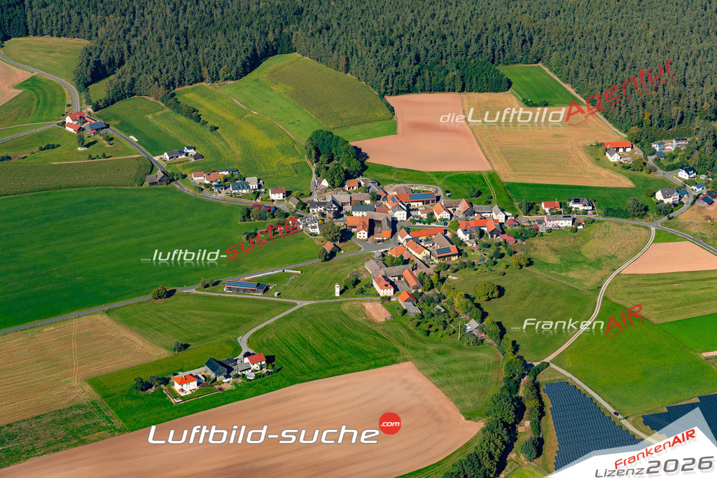Die Luftaufnahme Riggau - Pressath wurde 2021 mittels Flugzeug (keine Drohne) erstellt. Hohe Auflösung -für große Poster und Wandbilder geeignet!