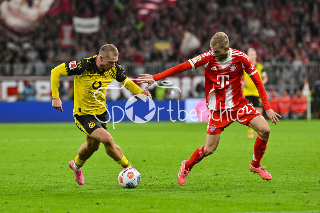FC Bayern München - Borussia Dortmund | MUNICH, GERMANY - Julian RYERSON (Borussia Dortmund 26) against Konrad LAIMER (FC Bayern Munich 27) during the bundesliga match between FC Bayern Munich vs. Borussia Dortmund on matchday 7 at Allianz Arena on October 18, 2025 in Munich, Germany / DFL REGULATIONS PROHIBIT ANY USE OF PHOTOGRAPHS AS IMAGE SEQUENCES AND/OR QUASI-VIDEO