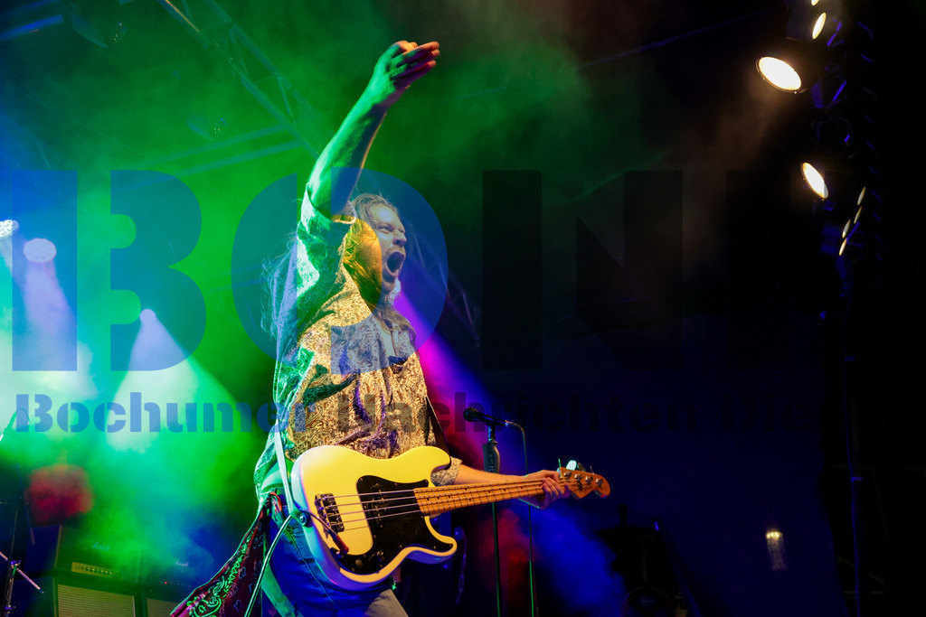 Purple Rising  {date} -  | {headline}(Foto: Sebastian Sendlak / BOND) - Realisiert mit Pictrs.com