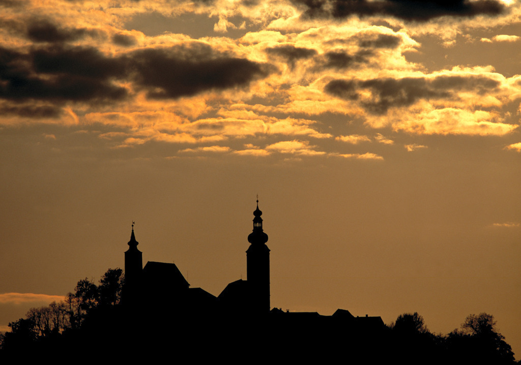 Straden Dorfansicht im Abendrot | Straden, Austria: Straden Dorfansicht im Abendrot. - Realisiert mit Pictrs.com