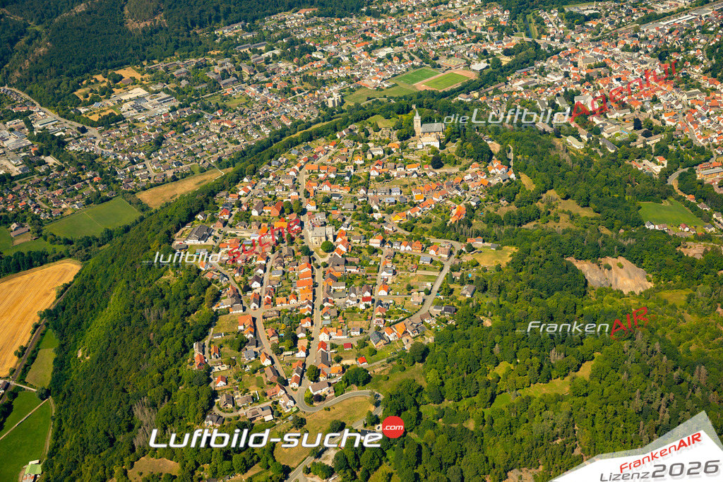 Die Luftaufnahme Obermarsberg - Marsberg wurde 2022 vom Flugzeug aus (keine Drohne) erstellt. Hohe Auflösung -für große Poster und Wandbilder geeignet - Garantiert!