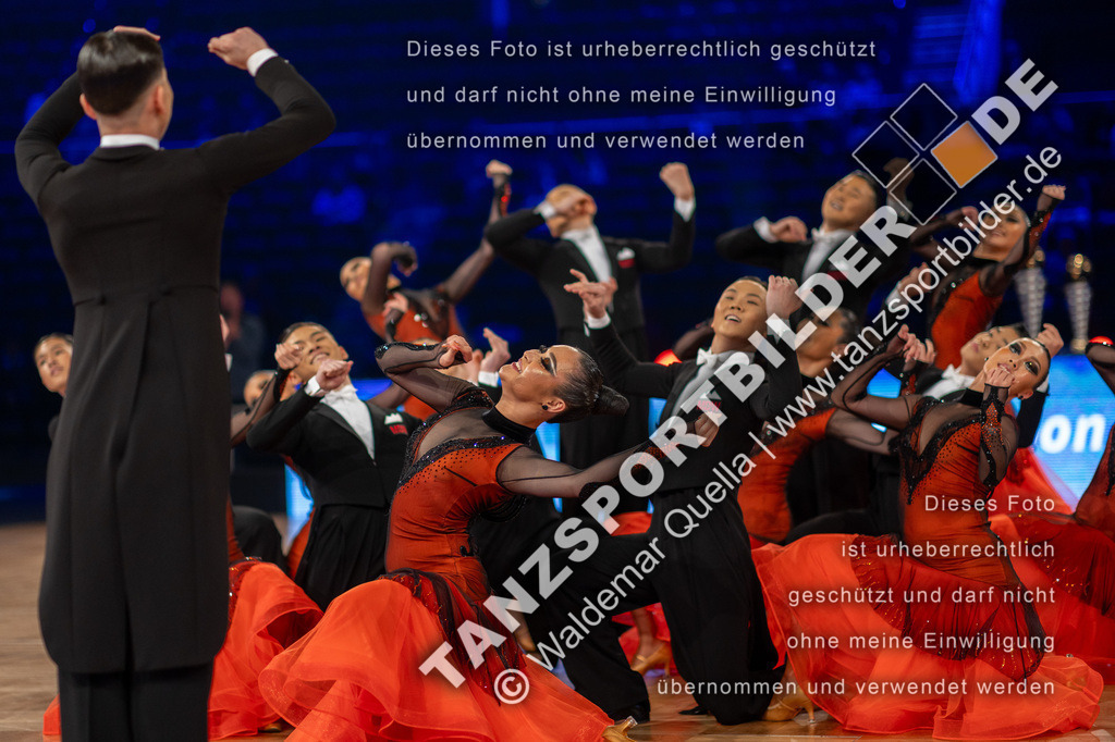 20251206-01636 | Hier finden Sie Tanz Bilder vom Latein und Standard Formationen tanzen. Sportbilder vom Tanzsport. Schöne Fotos und von Weltmeisterschaft, Europameisterschaft, Bundesliga, Regionalliga, Oberliga und Landesliga sowie von GOC Stuttgart, DanceComp, WM Bremen