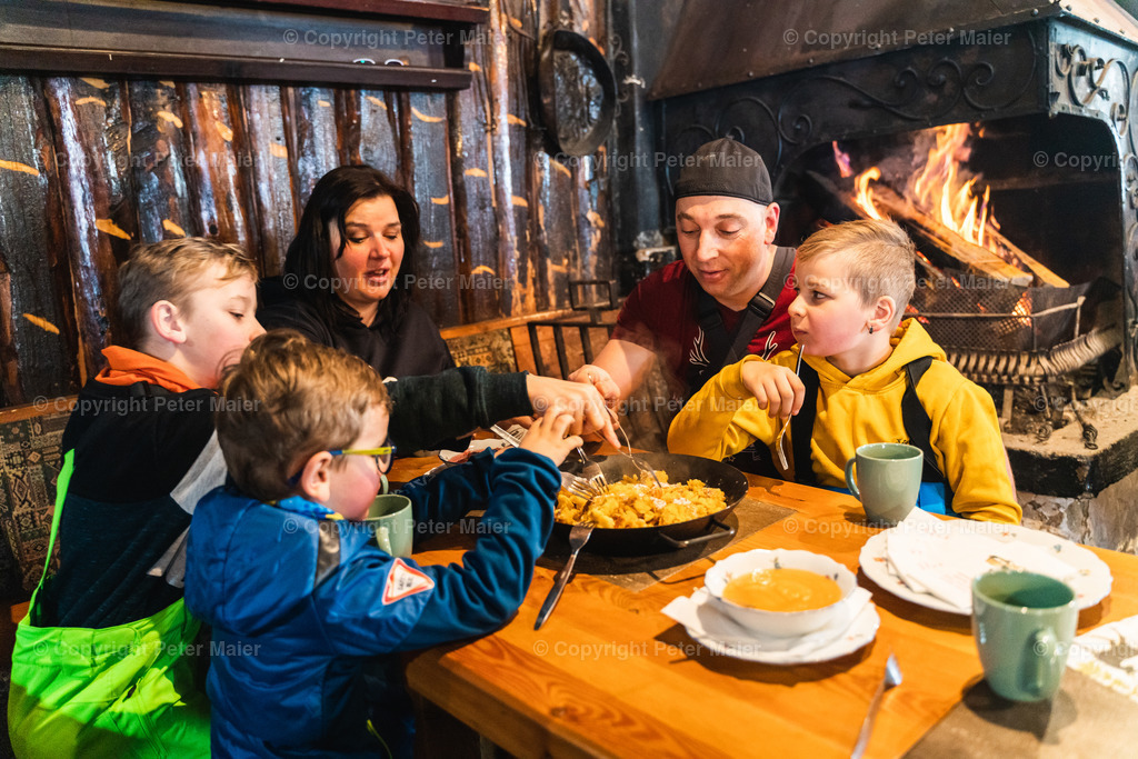 Lama_Wanderung_Winter_Familie_Stocker-115 | piet_flosse