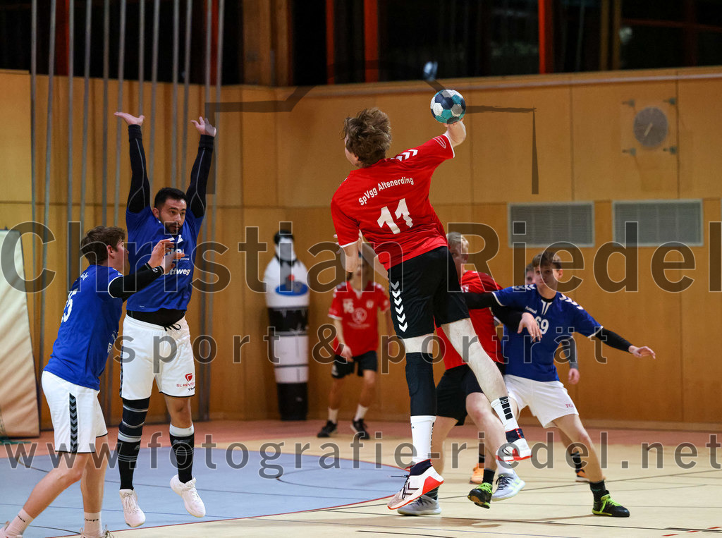 2022-11-19_052_SpVgg_Altenerding_gegen_TG_Landshut_II | Erding, Deutschland, 19.11.2022:
Handball, Bezirksoberliga Männer 2022 / 2023, 9. Spieltag, SpVgg Altenerding gegen TG Landshut II, Endergebnis: 33:31

Lars Christian Ungerer (TG Landshut, #25), Enis Kabashi (TG Landshut, #22), Niklas Fleps (SpVgg Altenerding, #11)

Foto: Christian Riedel / fotografie-riedel.net