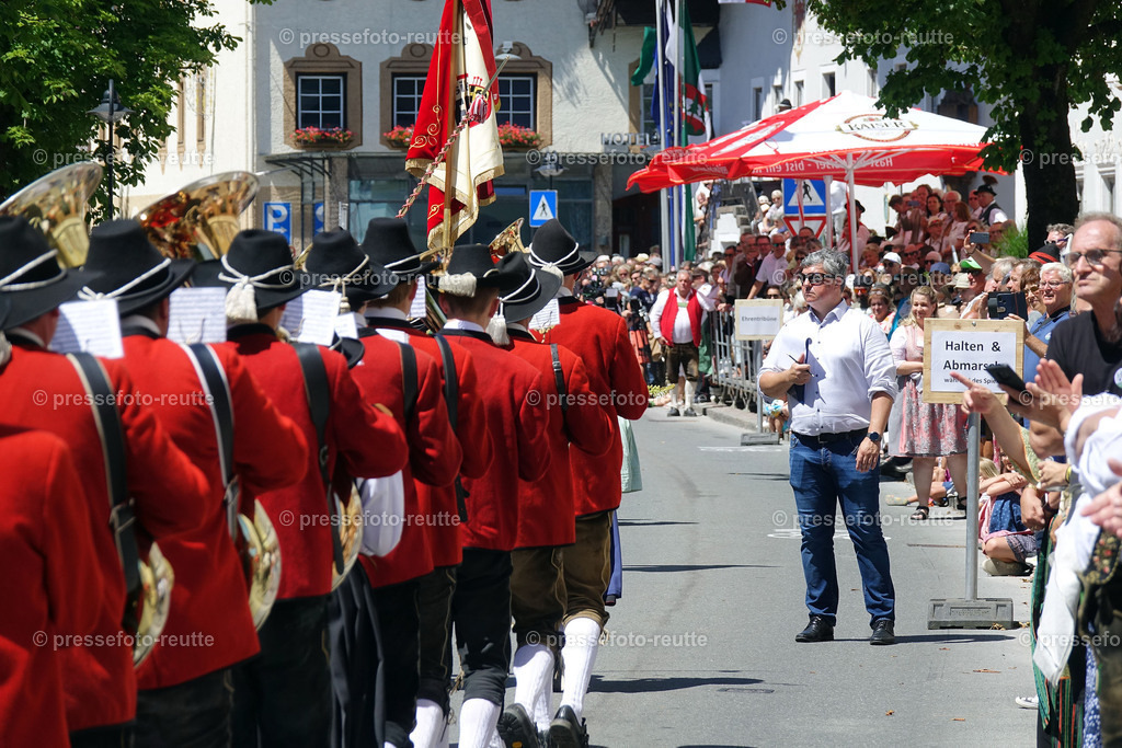 news-2022-Juli17-Musikumzug-Reutte-DSD03149-Pflach | Info aus dem Bezirk Reutte/Ausserfern Tirol sowie eine umfangreiche Bilddatenbank über die gesamte Region: Lechtal, Talkessel Reutte, Tannheimertal, Zwischentoren. Lech, Plansee, Zugspitze, Grenztunnel, B179, Fernpassstraße, Verkehr, Lawinen, Tradition, - Realisiert mit Pictrs.com