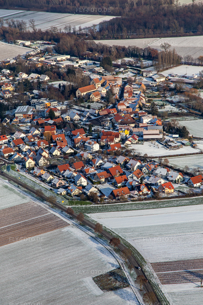 Luftbild: Am Preischberg im Winter bei Schnee in Hördt im Bundesland Rheinland-Pfalz in Deutschland. Foto: IMG_135441.jpg vom 16.12.2022 durch Werner Riehm/FLY-FOTO.de