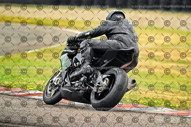 25bt02-0051 | markuskiefer.com - Realisiert mit Pictrs.com