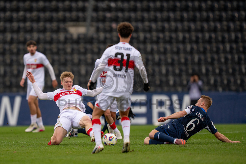 VfB Stuttgart II vs. TSG Hoffenheim II, Fussball, 3. Liga, 26. Spieltag, 15.03.2026 | Maximilian Herwerth (VfB Stuttgart II, #04),VfB Stuttgart II vs. TSG Hoffenheim II, Fussball, 3. Liga, 26. Spieltag, 15.03.2026Foto: photosbyphips/Philip Ziegler