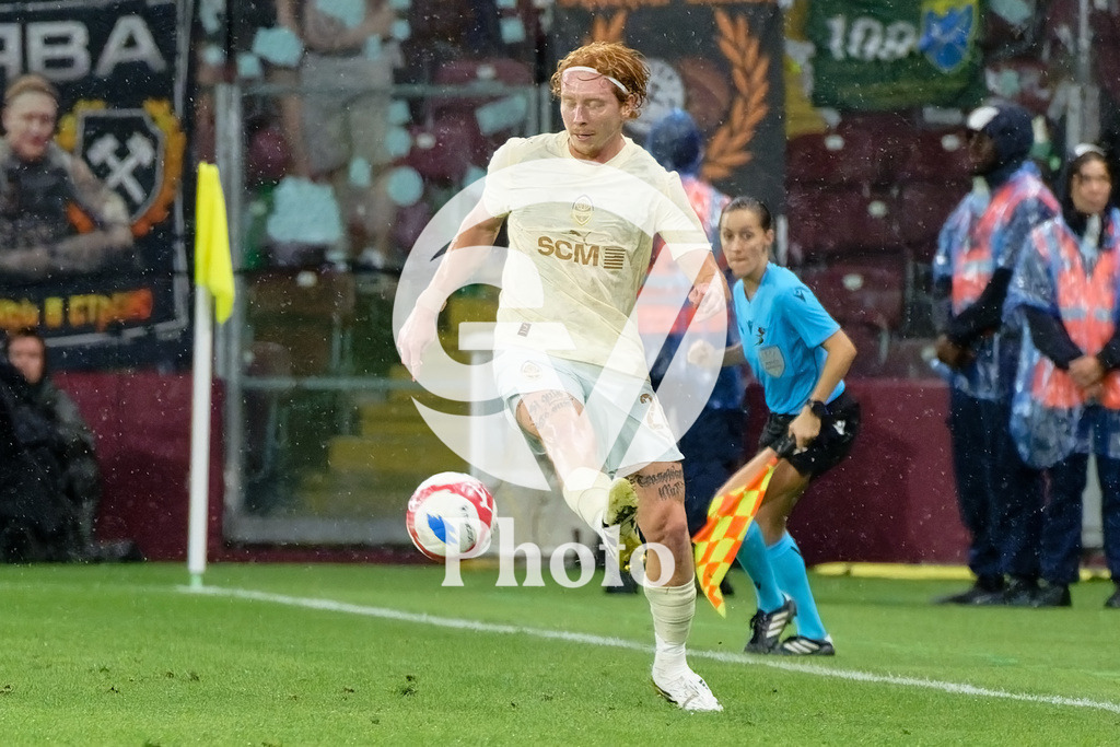 UEFA Conference League Play-offs 2nd leg - Servette FC v FC Shakhtar Donetsk | Yukhym Konoplia (26 FC Shakhtar Donetsk) passes the ball  during the UEFA Conference League Play-offs 2nd leg match between Servette FC and FC Shakhtar Donetsk at Stade de Geneve in Geneva, Switzerland