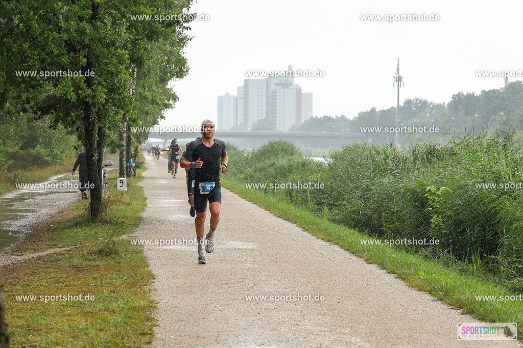 LUR_1371 | 34. M-net Erlanger Triathlon 2025 #erlangertriathlon  #mnettriathlon2025 #mnettriathlon #team #olympischedistanz #mitteldistanz #triathlon #maindonaukanal  #erlangertriathlon2025 #yourpictrs #tv1848 #tv1848erlangen  #triathlonbayern #sportinerlangen #demsportverbunden #sportshot_your_pictrs Copyright: www.sportshot.de