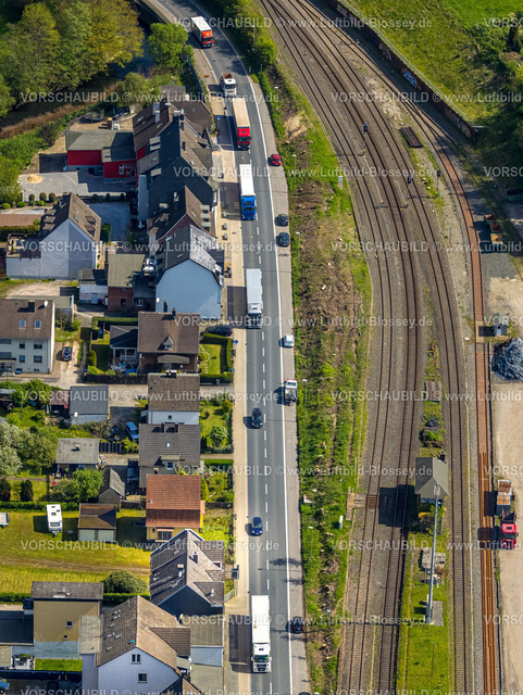 Hagen240504654B54-2 | Luftbild, Rummenohler Straße Bundesstraße B54, Straßenverkehr LKW Ausweichstrecke wegen Sperrung der Autobahn A45 Sauerlandlinie, Dahl, Hagen, Ruhrgebiet, Nordrhein-Westfalen, Deutschland