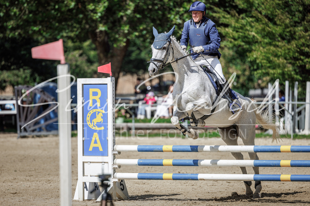 20260905-_3LI8564 | Tierfotografie Pferde, Hunde, Katzen, Haustiere.
Turnierfotografie Reitturniere, Reiten, Springreiten, Dressur in Hanau, dem Main-Kinzig-Kreis und dem Rhein-Main- Gebiet um Frankfurt