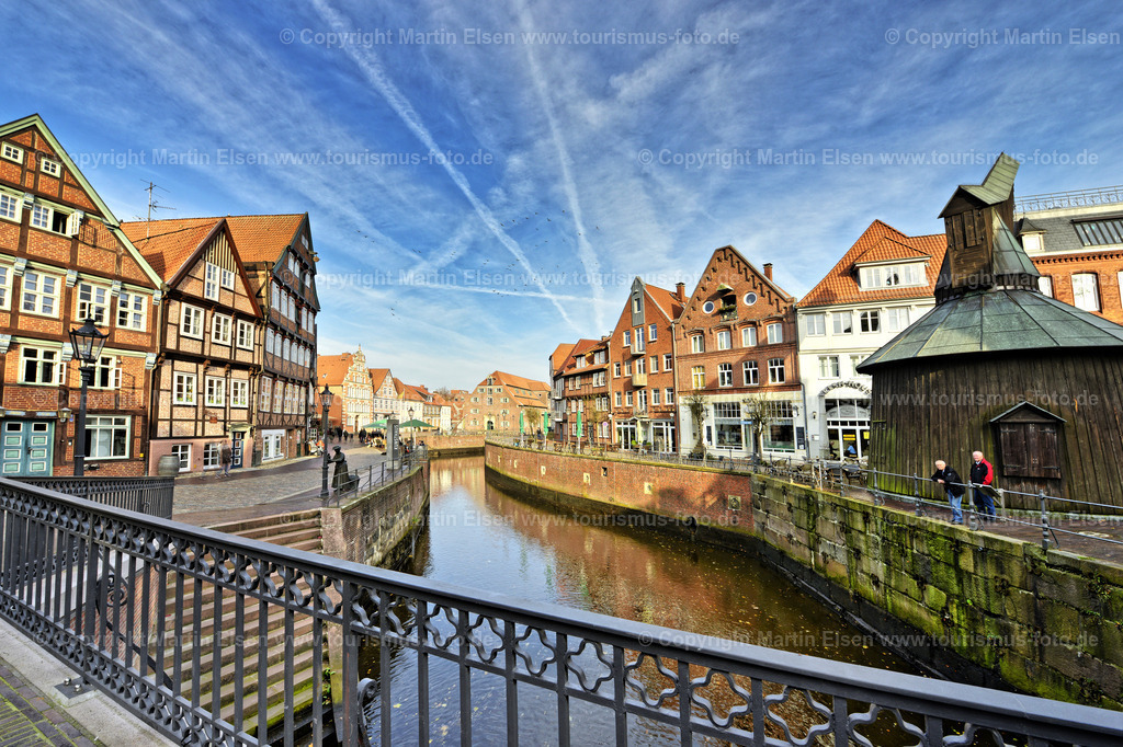 Stade_Fischmarkt_ELS_6125011115 | Stade - Aufnahmedatum: 01.11.2015, Aufnahmehöhe:  m, Koordinaten:  - , Bildgröße: 7348 x  4892 Pixel - Copyright 2015 by Martin Elsen, Kontakt: Tel.: +49 157 74581206, E-Mail: info@schoenes-foto.deSchlagwörter:Fischmarkt,Wasser Ost,Wasser West,Altstadt,Schwedenspeicher,Bürgermeister Hinze Haus,Fußgängerzone,Kunsthaus,Hude Brücke,Tourismus,Foto - Realisiert mit Pictrs.com