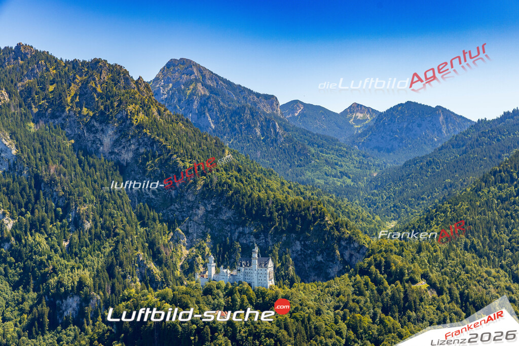 Schöne Luftaufnahme als Geschenk in Schloss Neuschwanstein Schwangau - Die Luftbildaufnahme wurde 2025 vom UL-Flugzeug heraus erstellt ( keine Drohne ) - Hochauflösende Luftaufnahme -Nicht vergleichbar mit Google Maps oder Satelittenbilder- Die Geschenkidee !Mit Lizenz und Bildrechte bestellbar