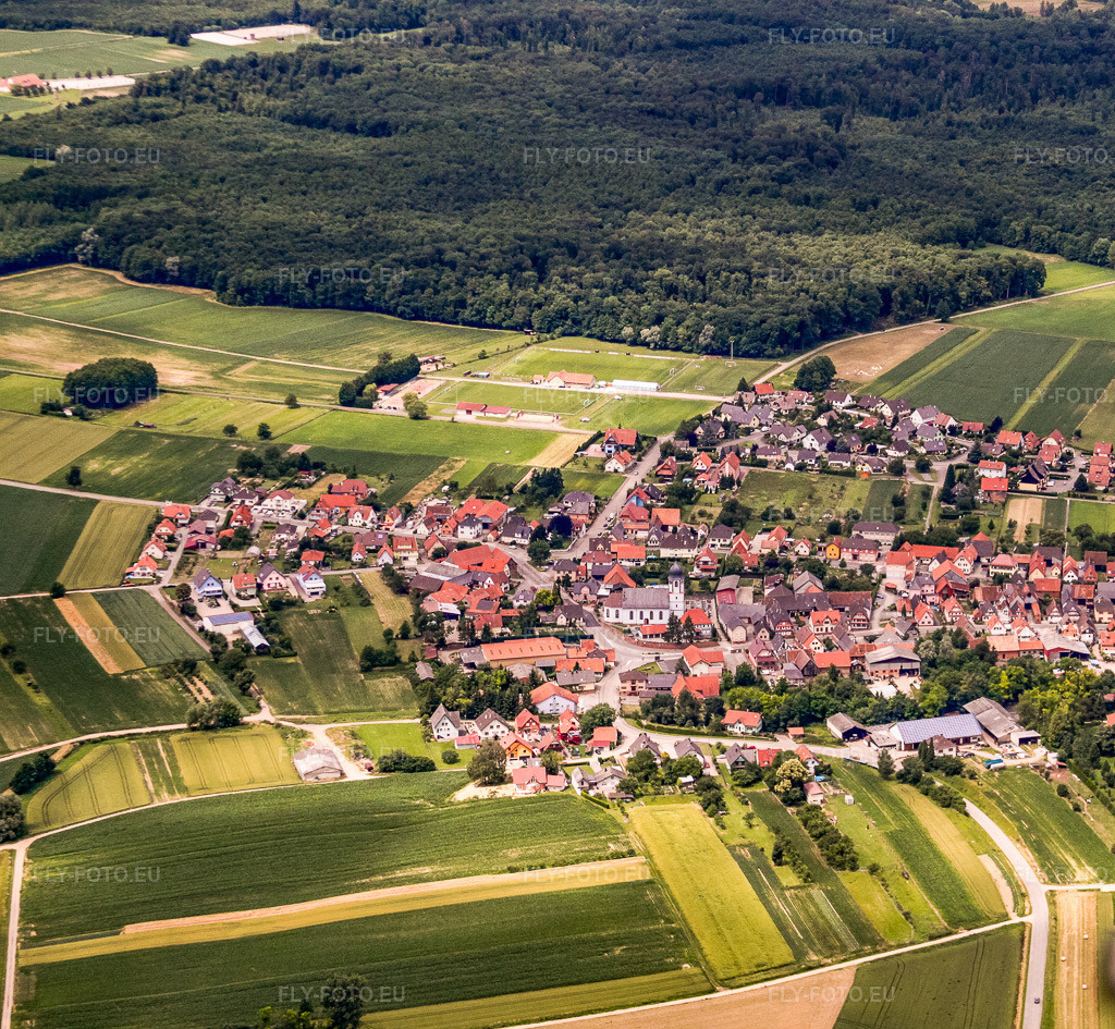 Vue aérienne: Vue de la ville depuis le sud à Niederlauterbach dans le département Bas Rhin, France – .Photo: IMG_19054.jpg prise le 20/06/2009 par Werner Riehm/FLY-FOTO.eu – Résolution de l'original: 3432 x 3168 px