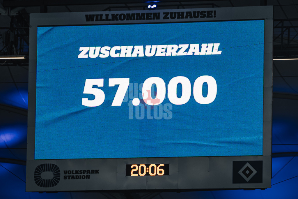 Fußball | Männer | Saison 2025/2026 | 1. Fußball-Bundesliga | 31. Spieltag | Hamburger SV vs. TSG Hoffenheim | 25.04.2026 | Die Anzeigetafel zeigt 57000 Tausend Fans Zuschauerzahl ausverkauft