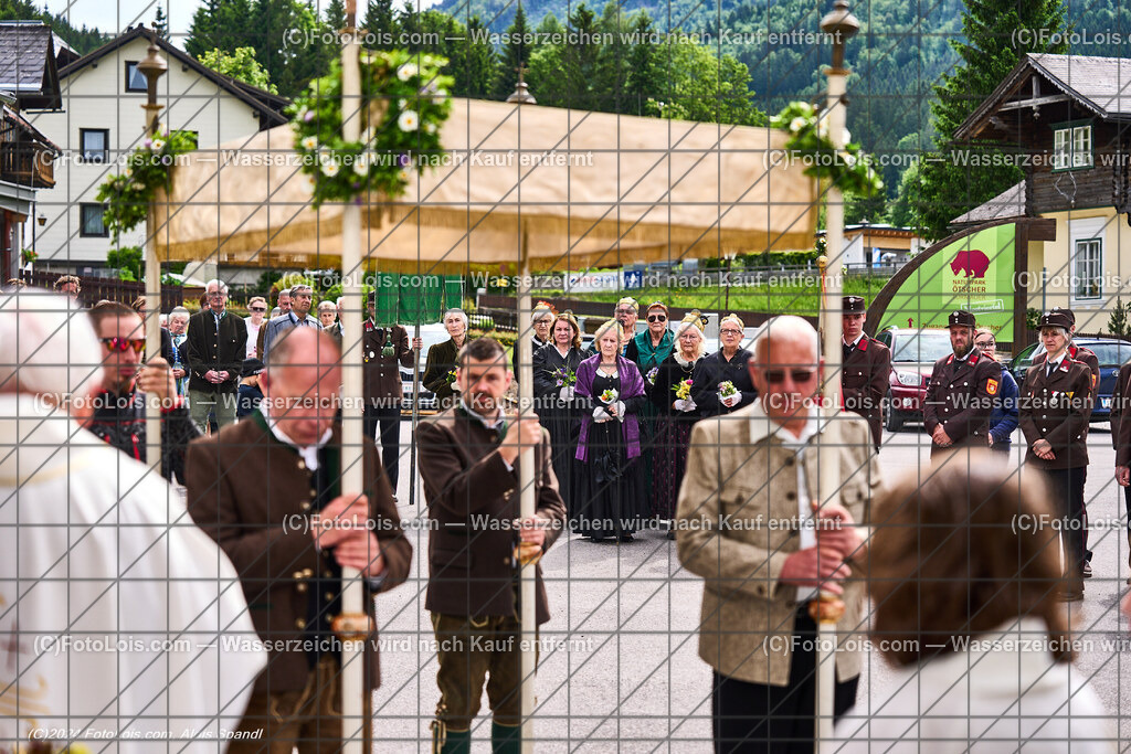 ALP7812_Fronleichnam_Lackenhof_Goldhaubengruppe | (C)FotoLois.com, Alois Spandl. FRONLEICHNAM in Lackenhof mit Pfarrer Norbert Burmettler, Musikkapelle, Feuerwehr, Goldhaubengruppe und vielen LackenhoferInnen, Do 30. Mai 2024.