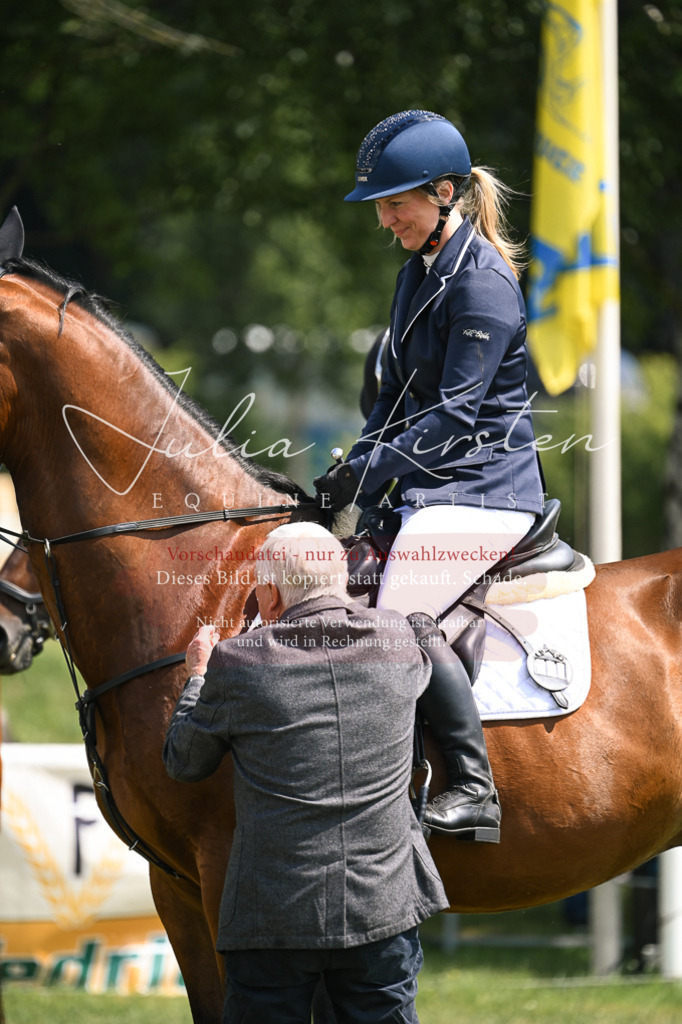 DSC_9176 | Pferde- und Turnierfotografie in Westsachsen. Pferdeportraits, Auftragszeichnungen und intuitive Kunst.