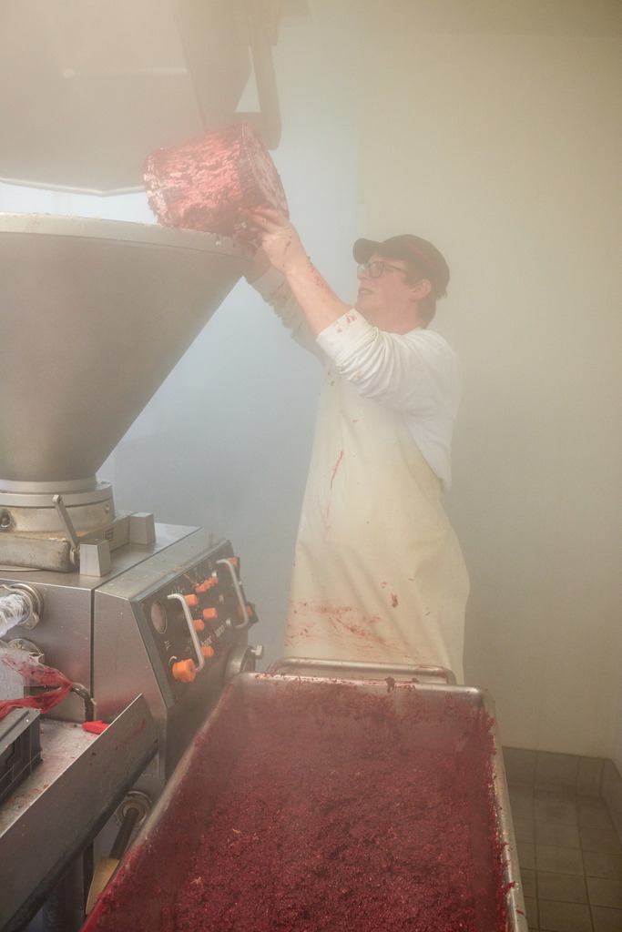 Fleischerei Dormayer | Langenzersdorf, Austria - February 12, 2019: Fleischerei Dormayer - Blutwurst Herstellung; das Brät kommt in die Wurstfüllmaschine,. - Realisiert mit Pictrs.com