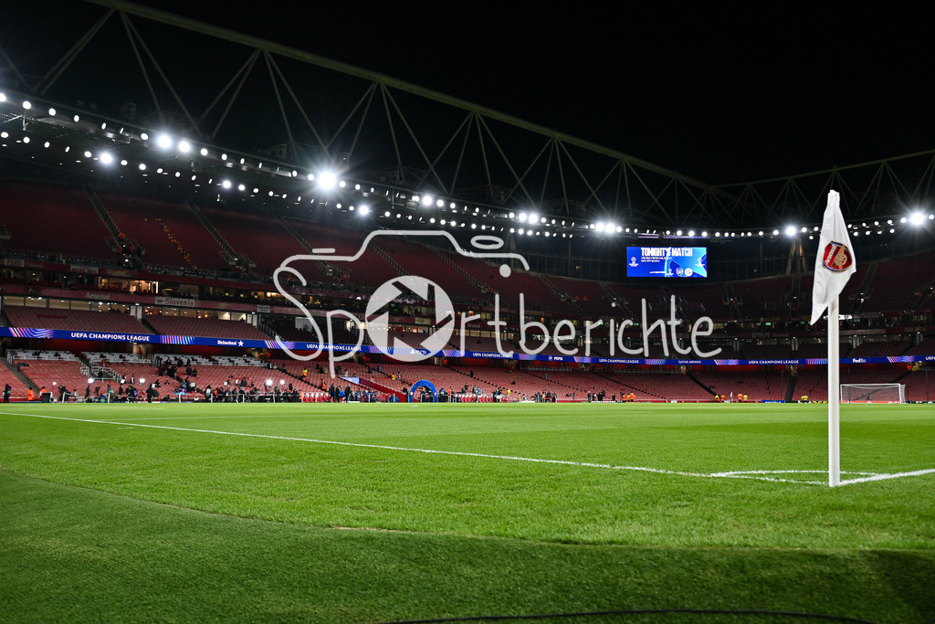 Arsenal FC - FC Bayern München | LONDON, ENGLAND - 26. NOVEMBER: Das Emirates Stadium wartet in London erwartet die Bayern zum Spitzenspiel in der Champions League vor dem Ligaspiel zwischen Arsenal London und dem FC Bayern München am 5. Spieltag der UEFA Champions League im Emirates Stadium am 26.11.2025 / Symbolbild