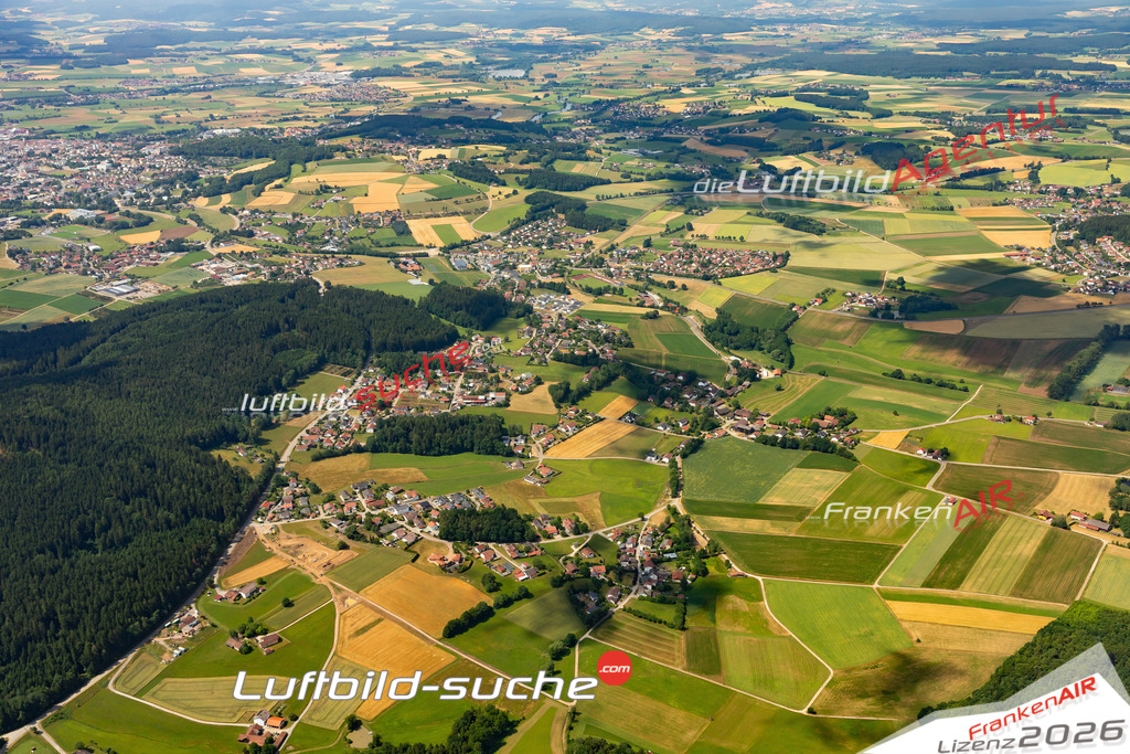 Das Luftbild zeigt : Prienzing Willmering - Die Luftaufnahme wurde 2023 vom UL-Flugzeug aus erstellt ( keine Drohne ) - Hochauflösende Luftaufnahme - Für grossformatige Ausdrucke geeignet. Die Geschenkidee !Mit Lizenz und Bildrechte bestellbar