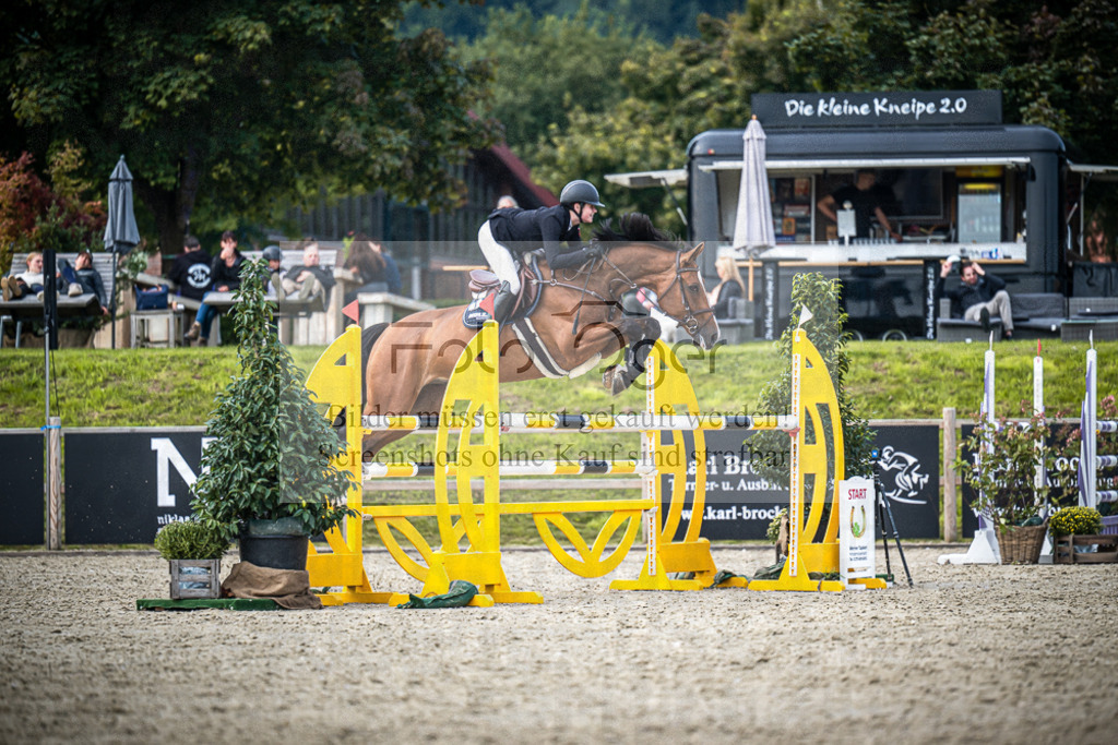 DOS_7244 | Entdecke hochwertige Reitturnierfotos von Foto Oger. Professionell, emotional und authentisch – jetzt Lieblingsmomente im Shop bestellen.Deutschlandweite Turnierfotografie. - Realisiert mit Pictrs.com