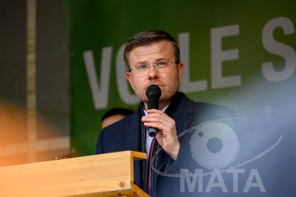 _DWA4525 | Oberbürgermeister Nürnberg, Marcus König bei Bauerndemo gegen Agrarpolitik der Bundesregierung  auf dem Straße Obstmarkt und Hauptmarkt . Nürnberg, 08.01.2024 - Realisiert mit Pictrs.com