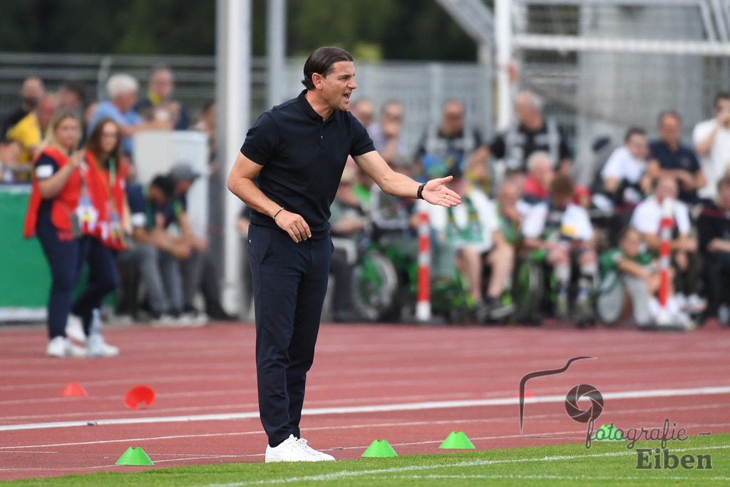 SV Atlas-Delmenhorst-Borussia Mönchengladbach | DFB-Pokal 1. Runde;SV Atlas Delmenhorst (gelb)-Borussia Mönchengladbach (schwarz) am 17.08.2025 in Oldenburg (Marschweg-Stadion), Photo: Philip Eiben 2025 - Realisiert mit Pictrs.com