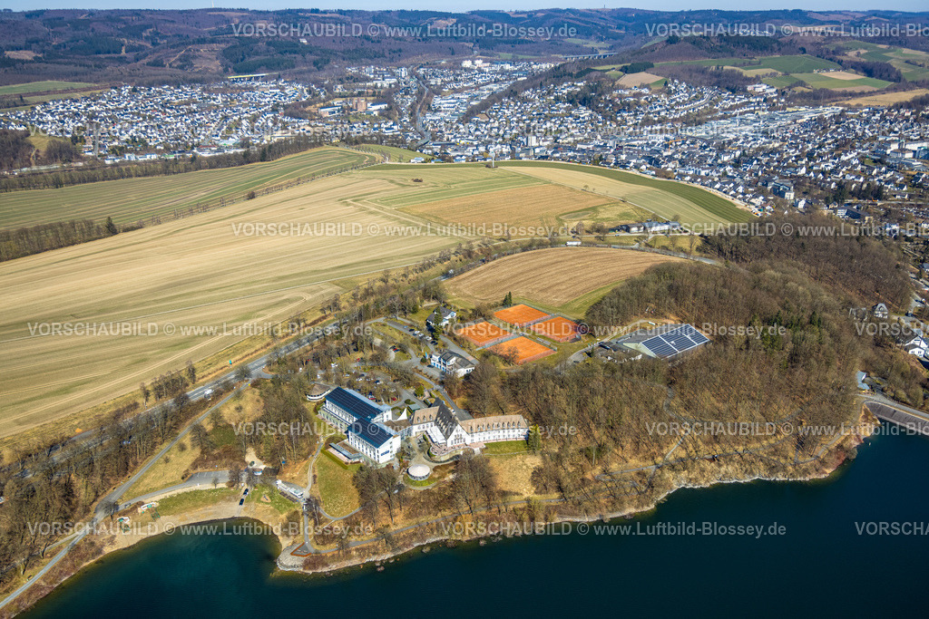 Meschede250304829 | Luftbild, Welcome Hotel Meschede/Hennesee, Tennisplätze des Tennisclub Meschede 1909 e.V., Berghausen, Meschede, Sauerland, Nordrhein-Westfalen, Deutschland