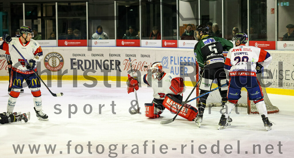 2023-02-19_092_TSV_Erding_gegen_VfE_Ulm-Neu-Ulm | Erding, Deutschland, 19.02.2023:
Eishockey, Bayernliga Meisterrunde Gruppe B 2022 / 2023, 5. Spieltag, TSV Erding gegen VfE Ulm/Neu-Ulm, Endergebnis: 

Torwart David Heckenberger (VfE Ulm/Neu-Ulm e. V., #3), Florian Zimmermann (Erding Gladiators, #5), Benedikt Stempfel (VfE Ulm/Neu-Ulm e. V., #29)

Foto: Christian Riedel / fotografie-riedel.net